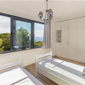 4 Bedroom Villa with Sea Views, Pool & Jacuzzi, Sleeps 10